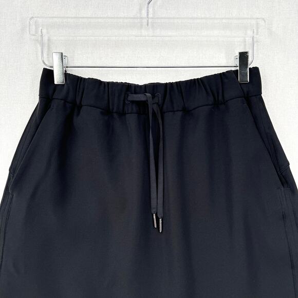 LULULEMON On The Fly Skirt Womens 8 Black Casual Travel Woven Athleisure Mini - Picture 8 of 16
